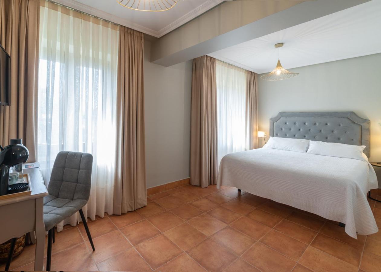 ארנאס דה קבראלס Logis Hotel Restaurante La Casa De Juansabeli מראה חיצוני תמונה