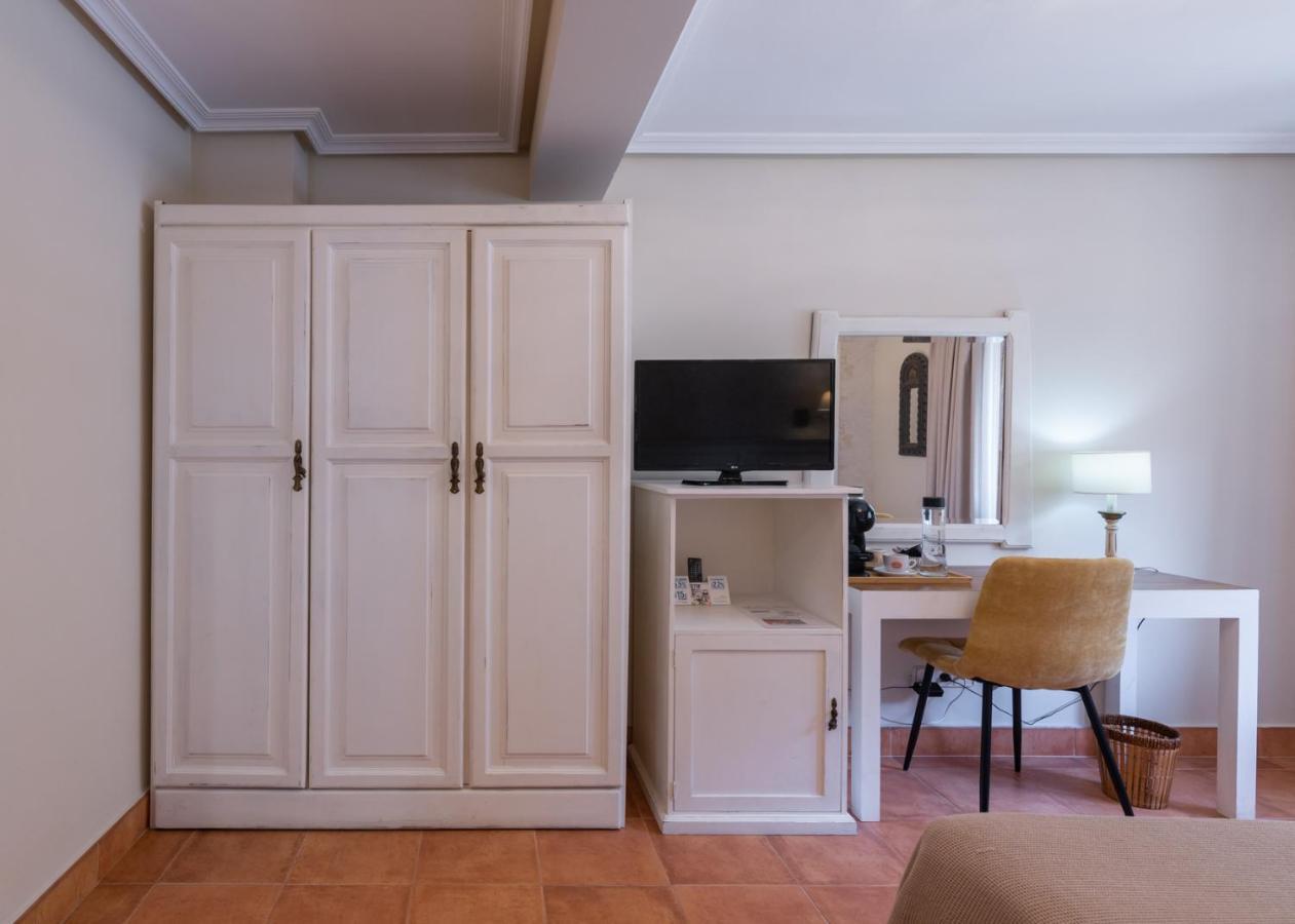 ארנאס דה קבראלס Logis Hotel Restaurante La Casa De Juansabeli מראה חיצוני תמונה