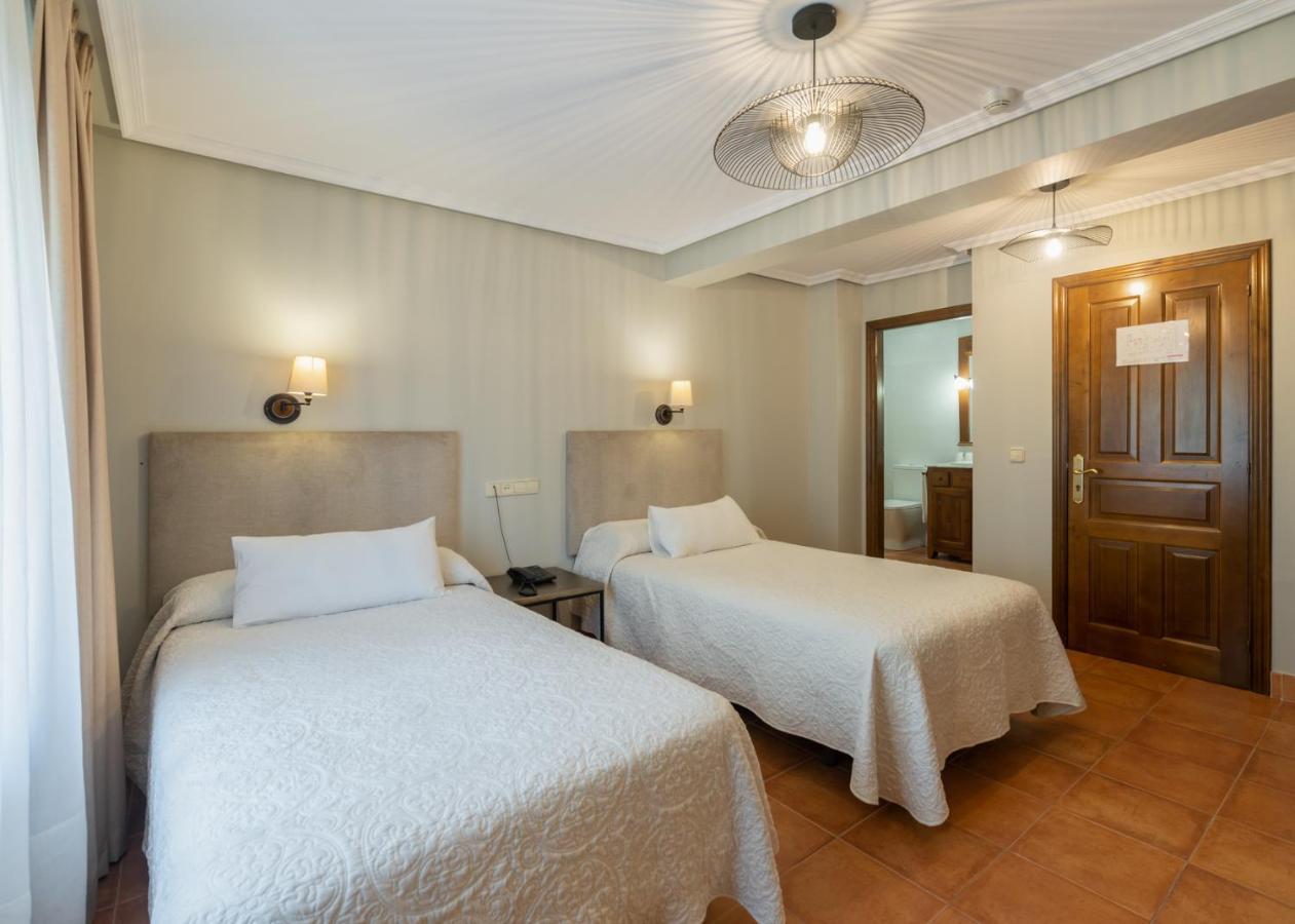 ארנאס דה קבראלס Logis Hotel Restaurante La Casa De Juansabeli מראה חיצוני תמונה