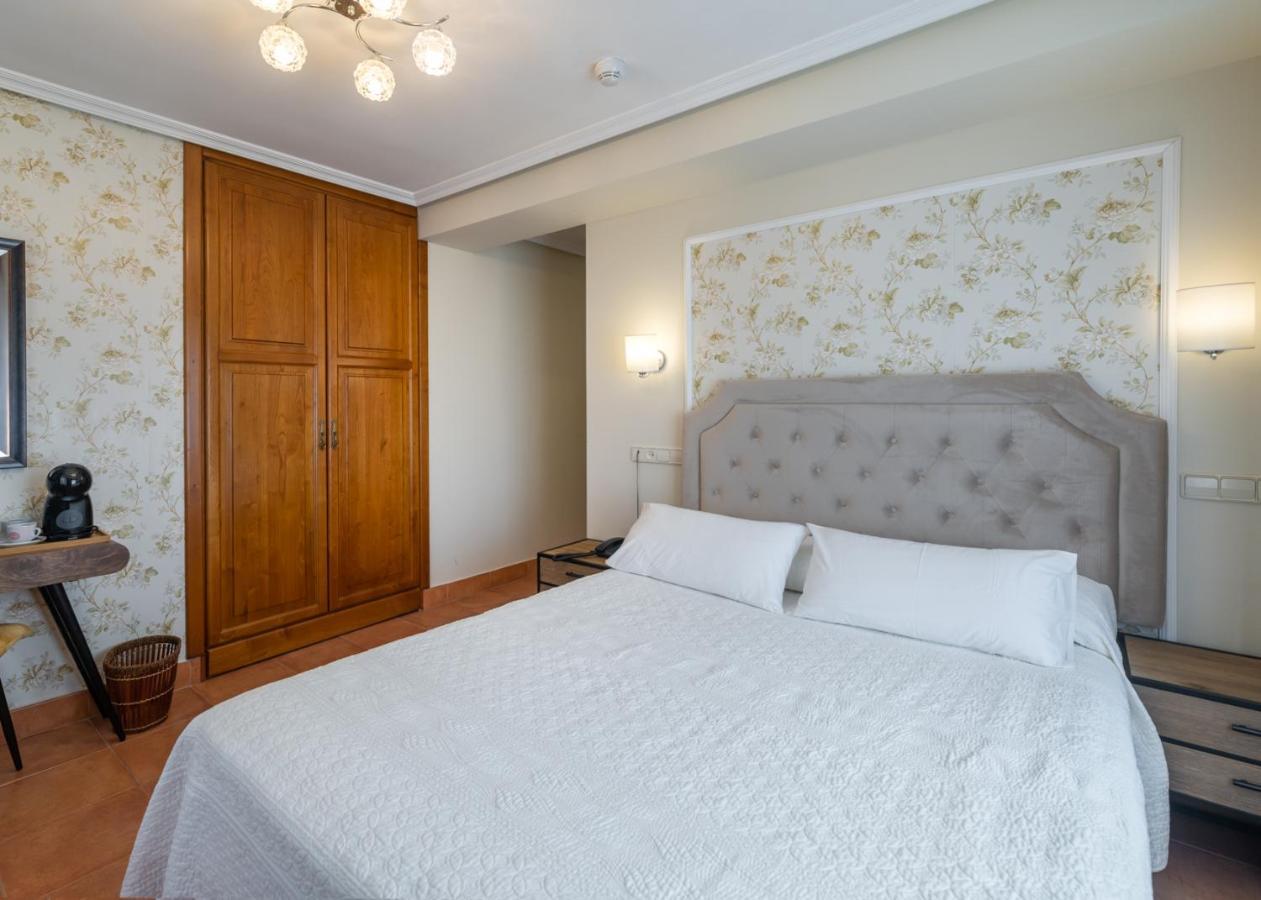 ארנאס דה קבראלס Logis Hotel Restaurante La Casa De Juansabeli מראה חיצוני תמונה