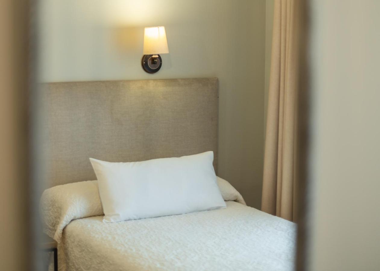 ארנאס דה קבראלס Logis Hotel Restaurante La Casa De Juansabeli מראה חיצוני תמונה