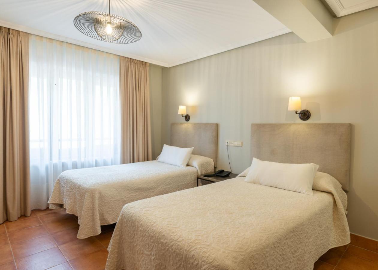 ארנאס דה קבראלס Logis Hotel Restaurante La Casa De Juansabeli מראה חיצוני תמונה