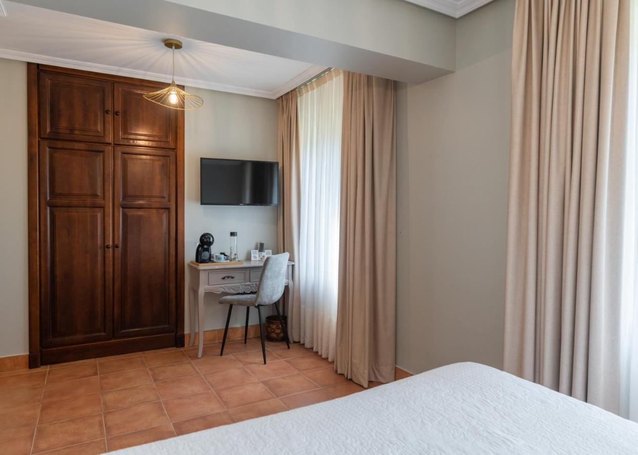 ארנאס דה קבראלס Logis Hotel Restaurante La Casa De Juansabeli מראה חיצוני תמונה