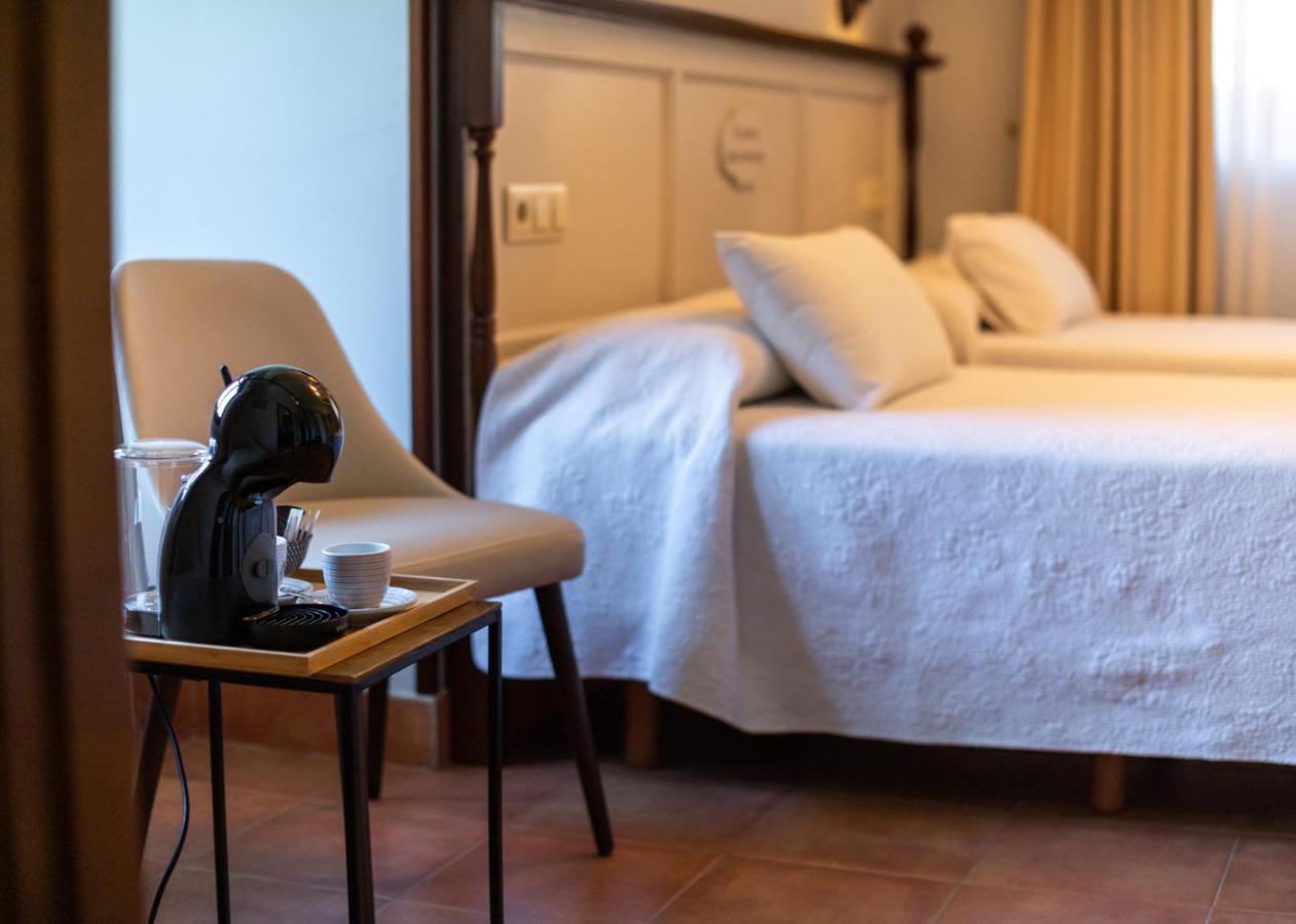 ארנאס דה קבראלס Logis Hotel Restaurante La Casa De Juansabeli מראה חיצוני תמונה