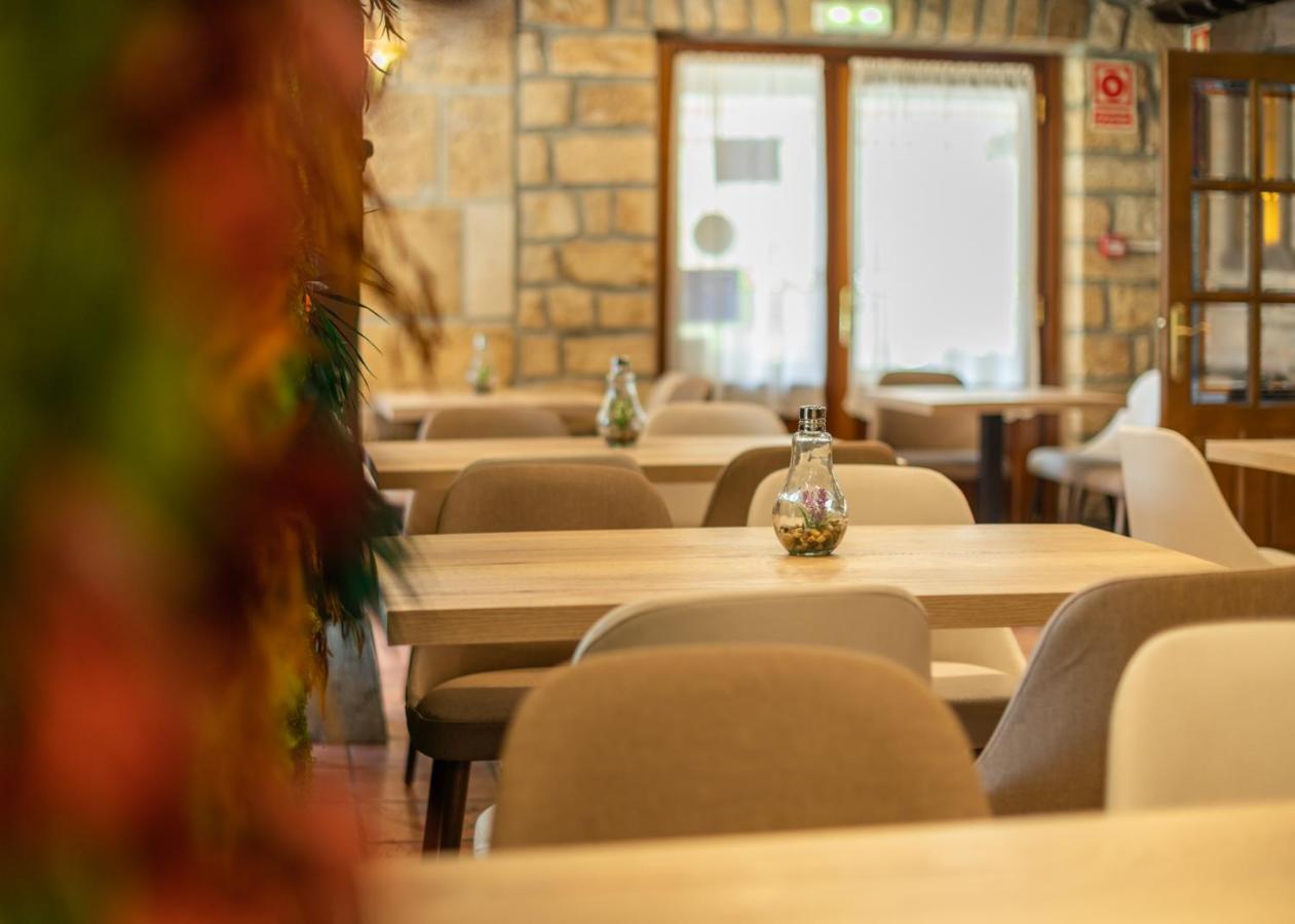 ארנאס דה קבראלס Logis Hotel Restaurante La Casa De Juansabeli מראה חיצוני תמונה
