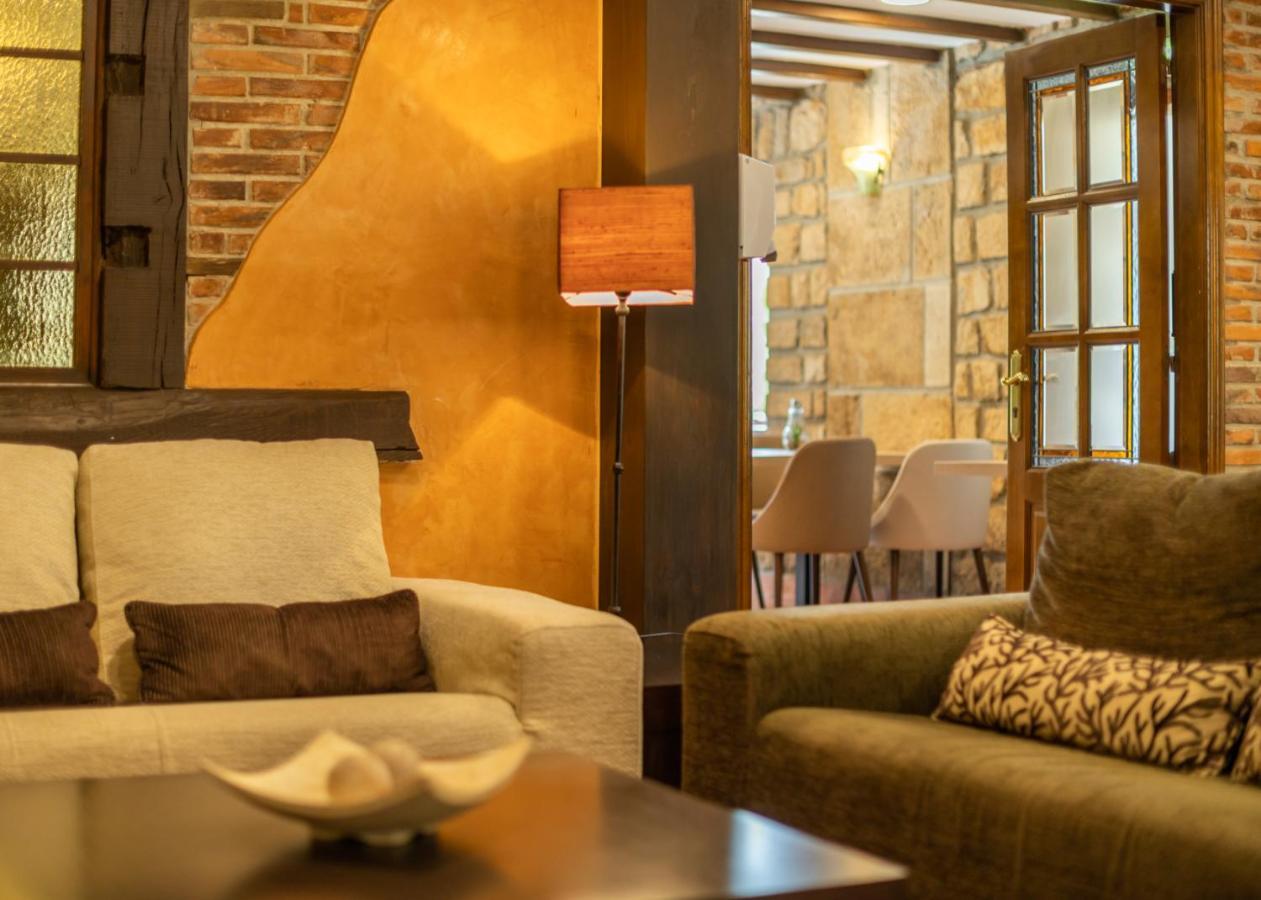 ארנאס דה קבראלס Logis Hotel Restaurante La Casa De Juansabeli מראה חיצוני תמונה